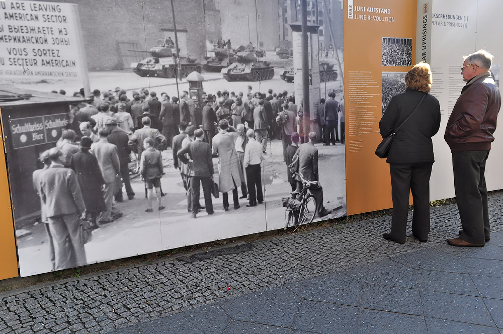 DSC_4902.jpg Остатки берлинской стены и американский блокпост на Фридрихштрассе