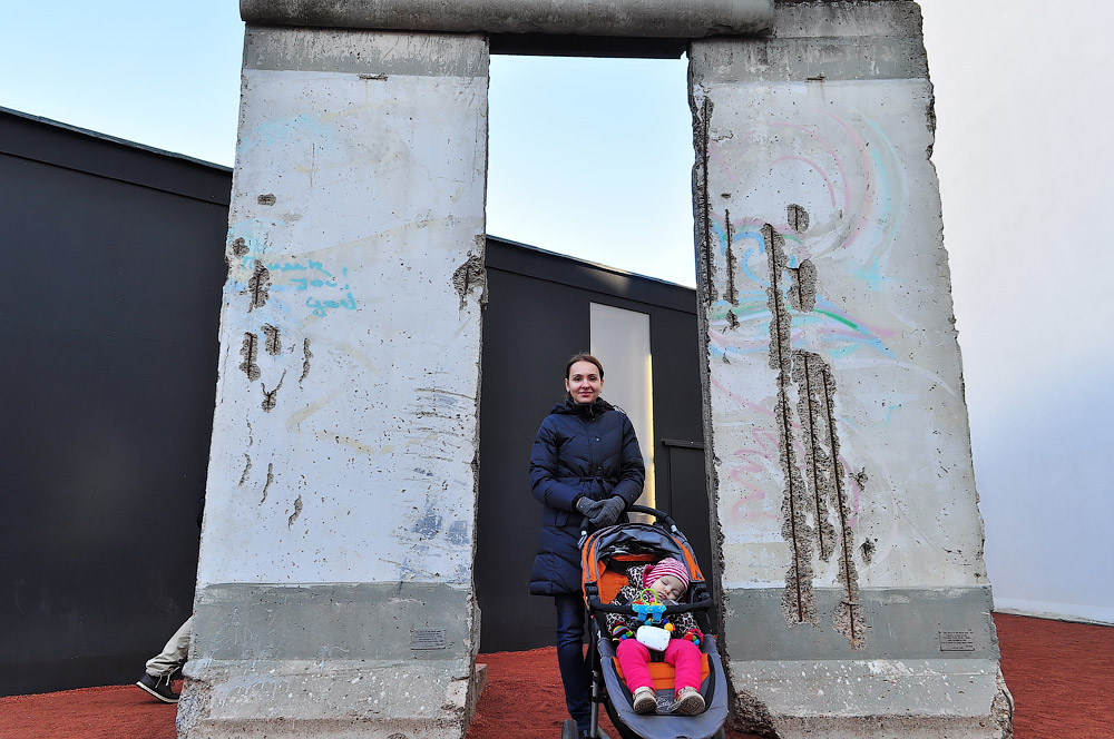 DSC_4914.jpg Остатки берлинской стены и американский блокпост на Фридрихштрассе