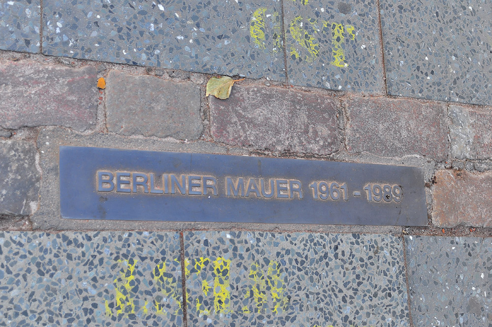 DSC_4944.jpg Остатки берлинской стены и американский блокпост на Фридрихштрассе